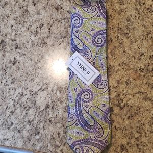 Verse 9 tie with matching pocket square